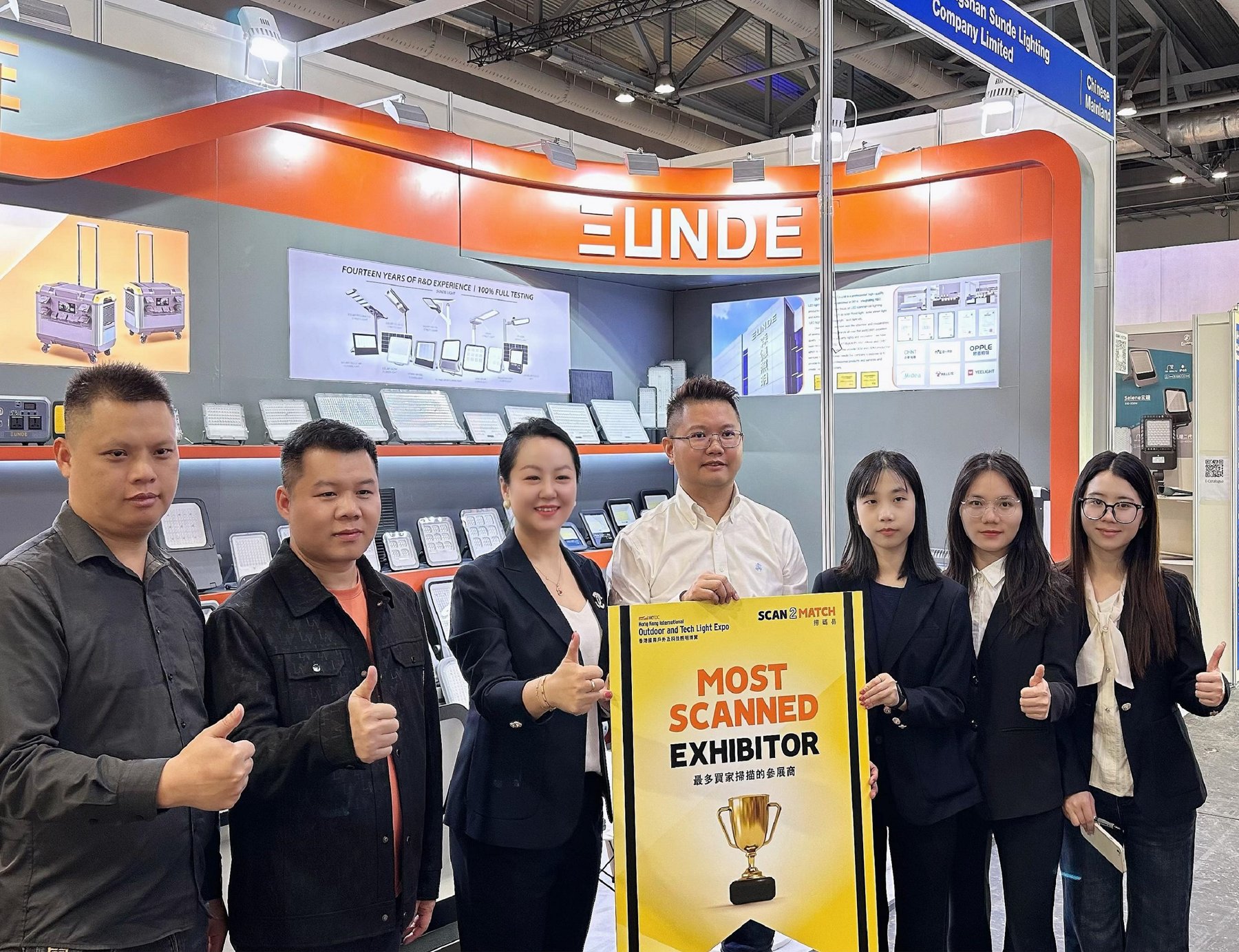 SUNDE team at Hong Kong lighting exhibition